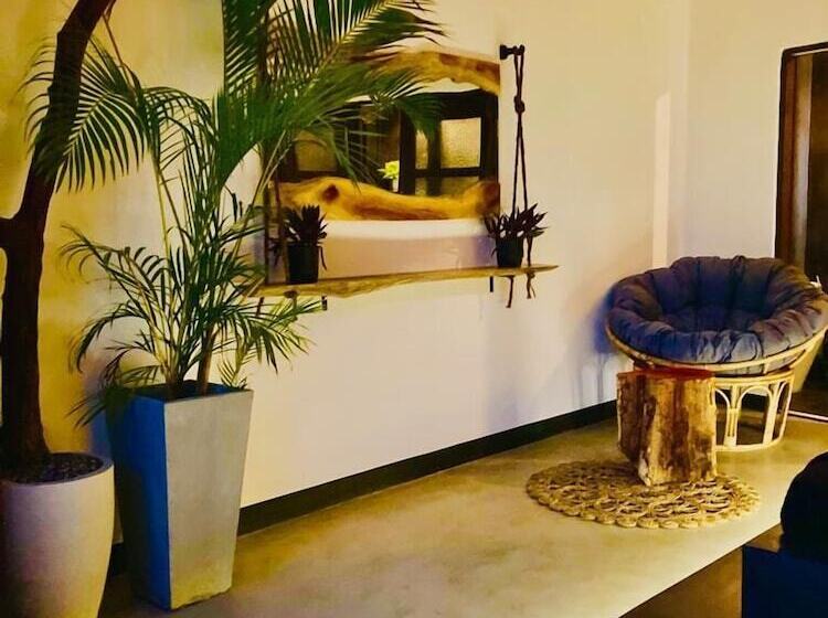 ホテル The Jini House   Kabalana
