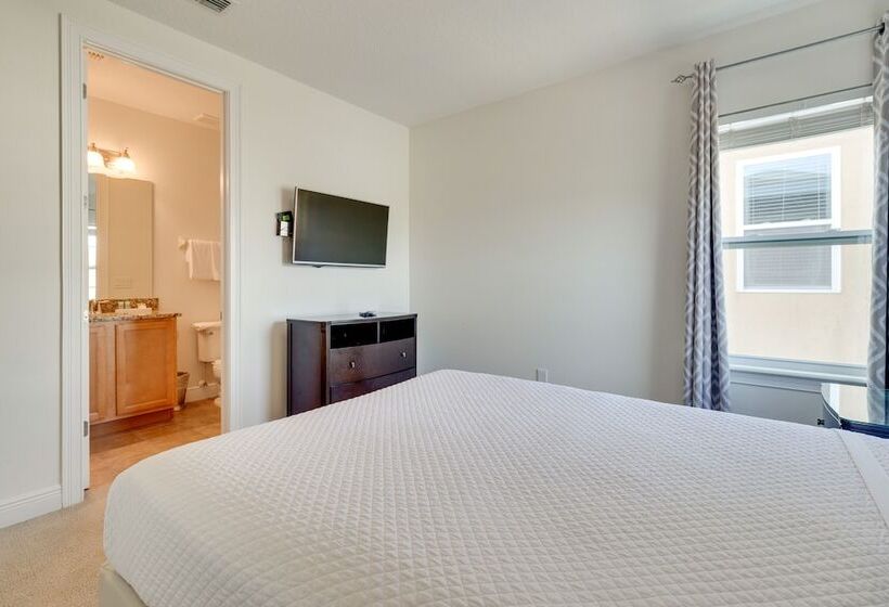 Spacious Kissimmee Vacation Home W/ Private Pool!