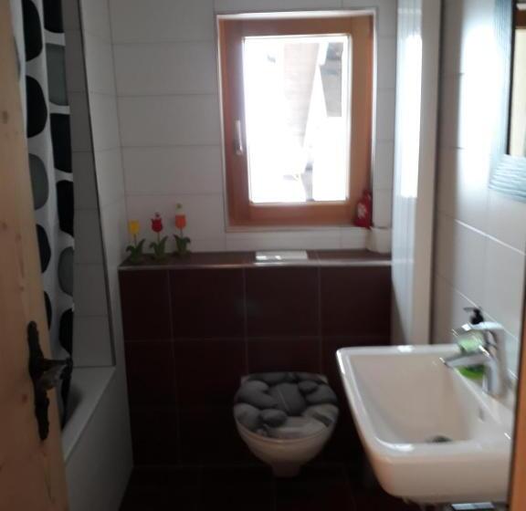 ユースホステル Tgantieni Sot   Haus Mit Herz