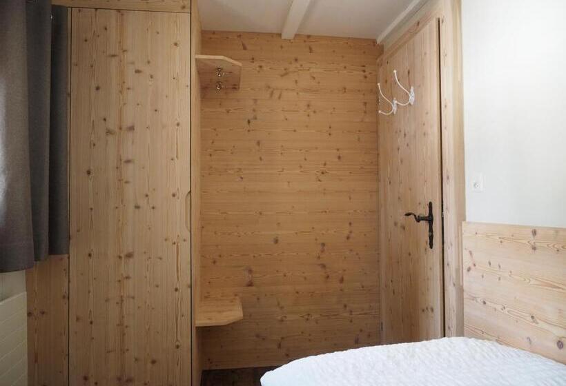 ユースホステル Tgantieni Sot   Haus Mit Herz