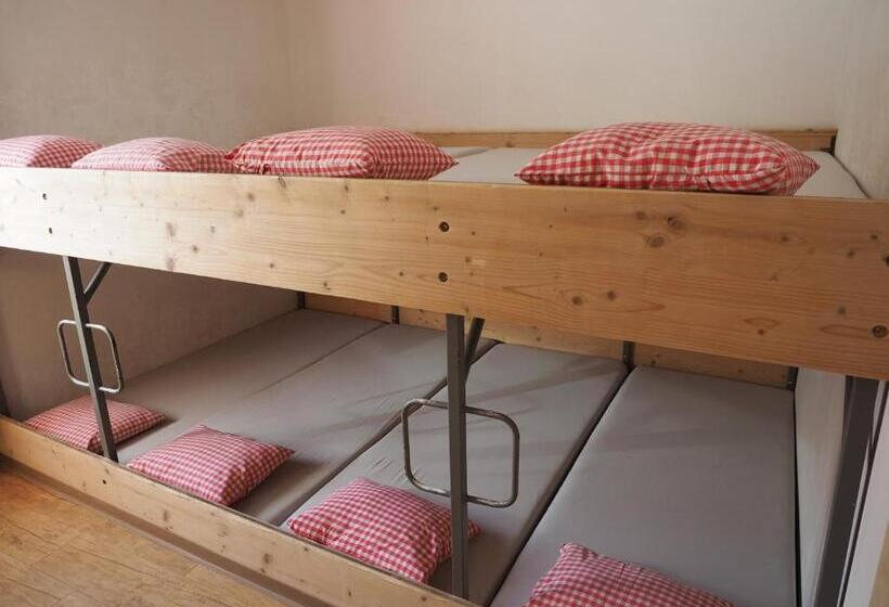 ユースホステル Tgantieni Sot   Haus Mit Herz