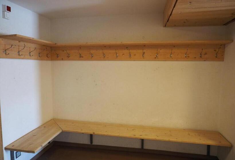 ユースホステル Tgantieni Sot   Haus Mit Herz