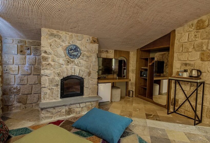 هتل Cappadocia Hobbit House