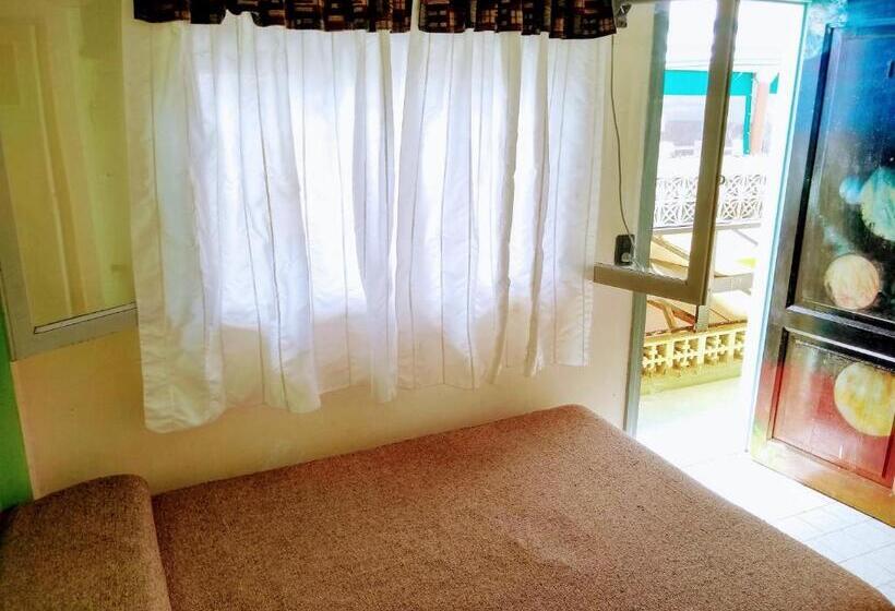 ホテル Hostel Megaró