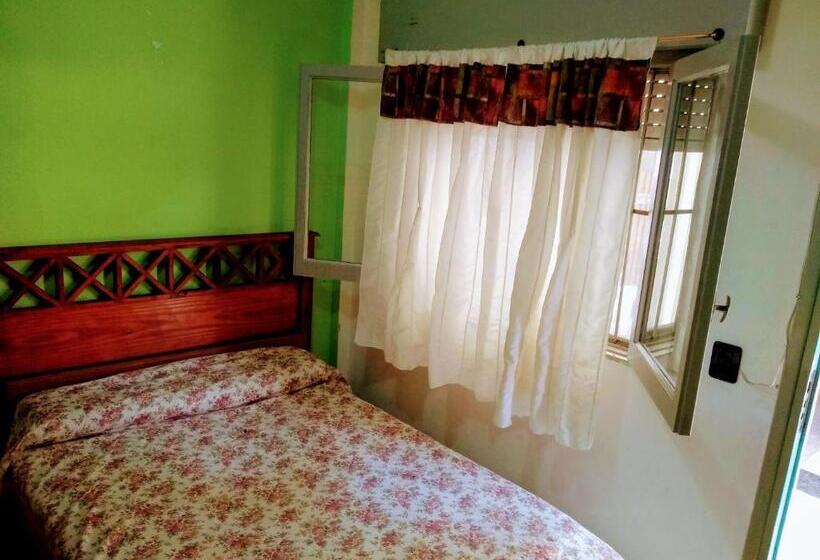 ホテル Hostel Megaró