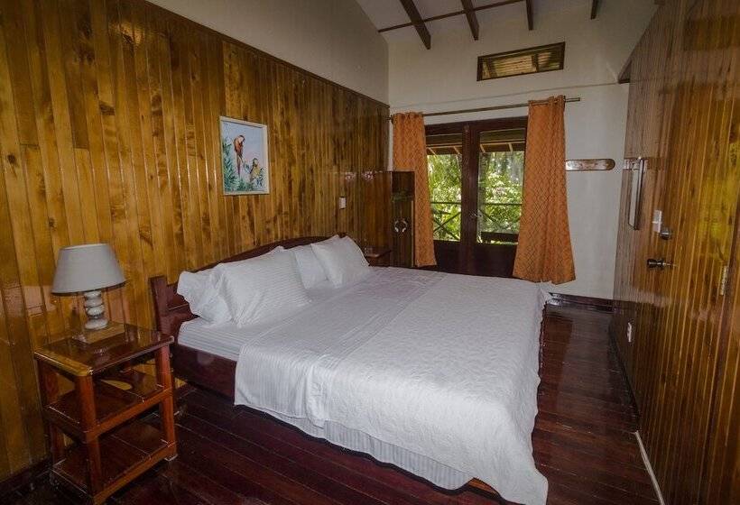 酒店 La Ponderosa Beach & Jungle Resort