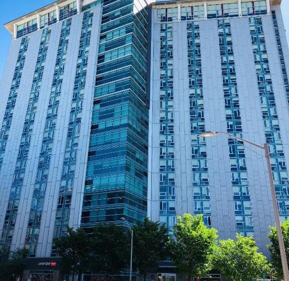 בית מלון כפרי Sait Residence & Conference Centre   Calgary