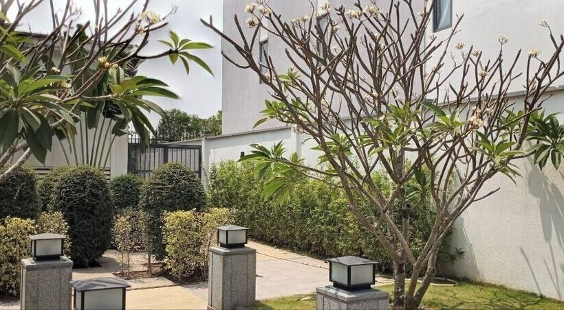 فندق Secret Head Quarters Phnom Penh