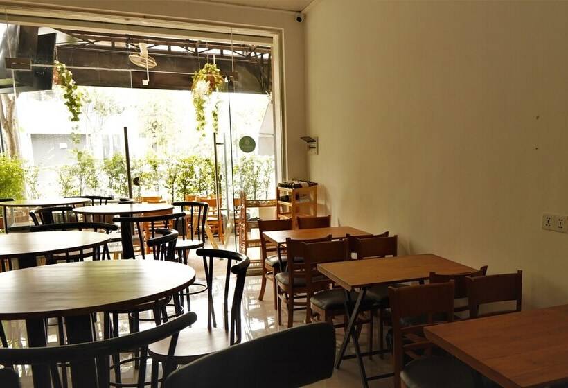 فندق Secret Head Quarters Phnom Penh