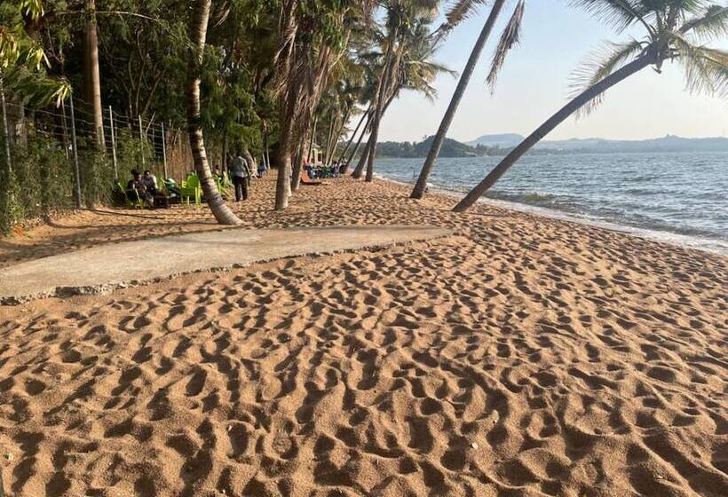 Отель Tembo Beach
