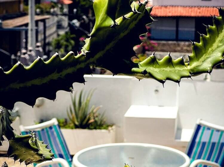 هتل The Orange House