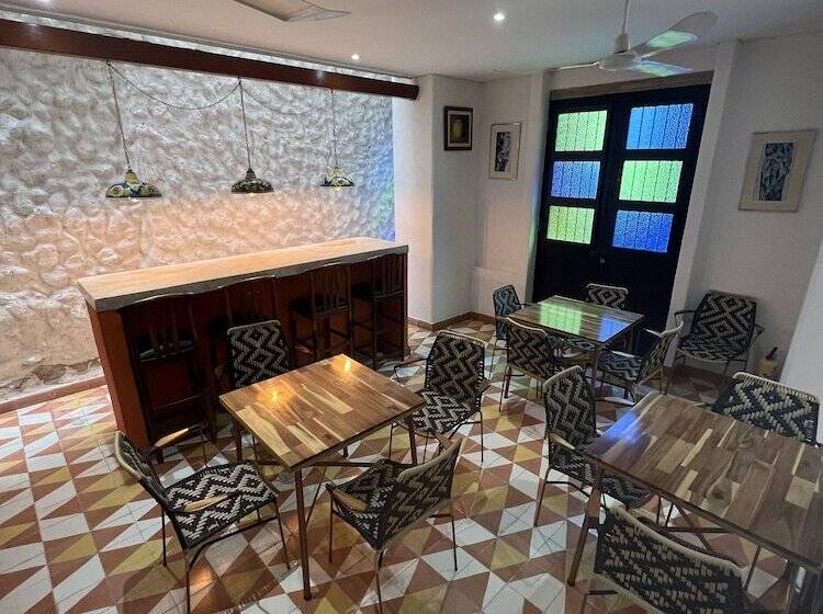 هتل The Orange House