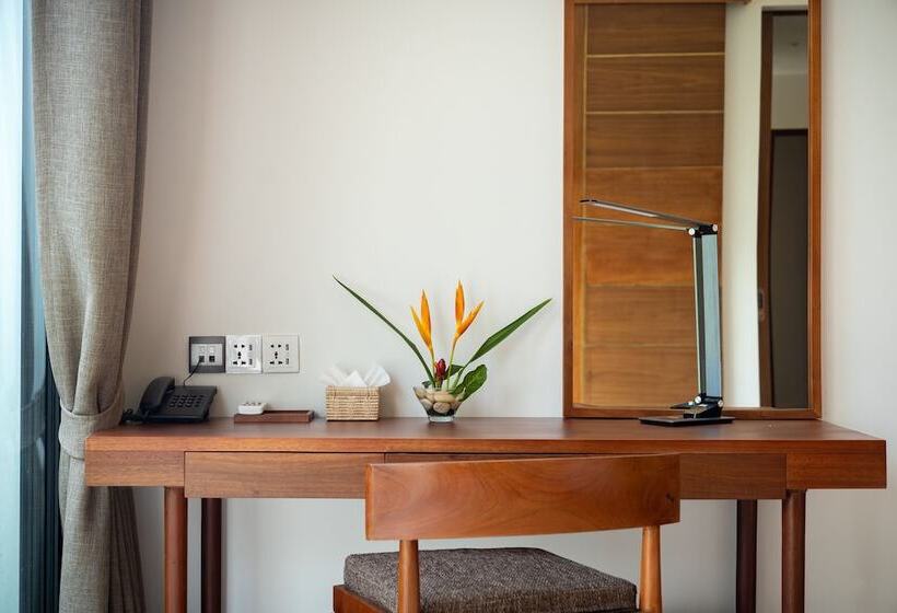 Отель Waka Villa Private Resort & Spa 16 + Adults Only