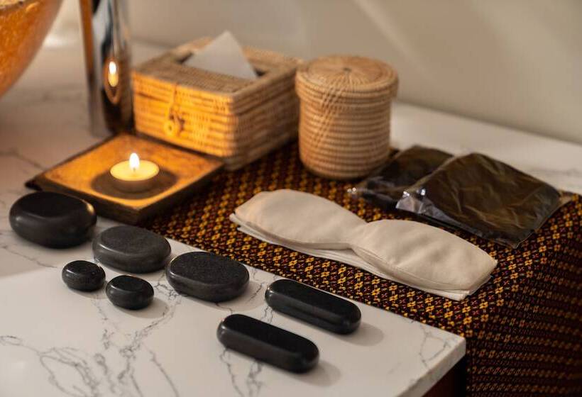 Отель Waka Villa Private Resort & Spa 16 + Adults Only