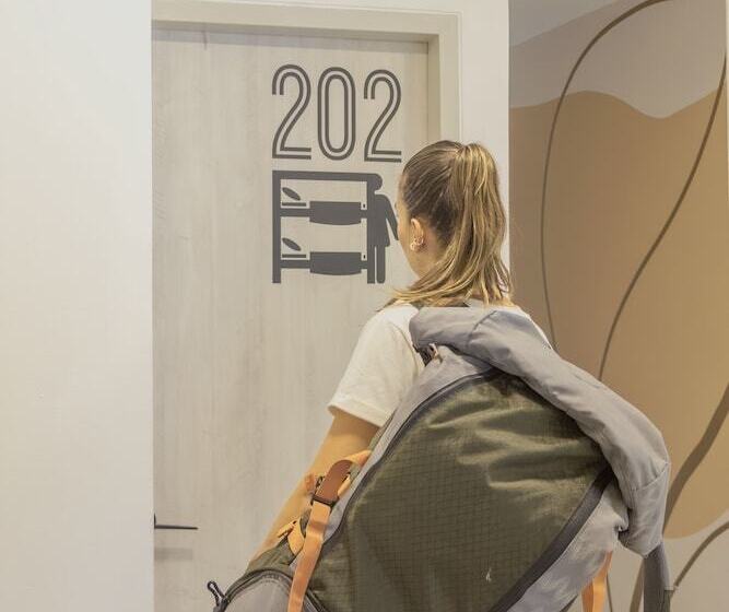 Ventiuna Hotel & Hostel