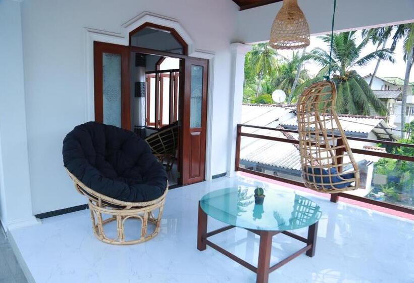 ベッドアンドブレックファースト All Day Ahangama