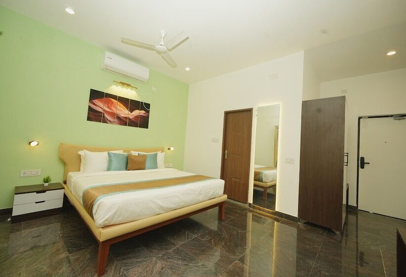 Отель Bay Breeze Suites