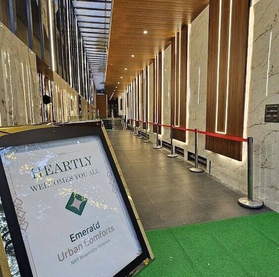 هتل Emerald Urban Comforts