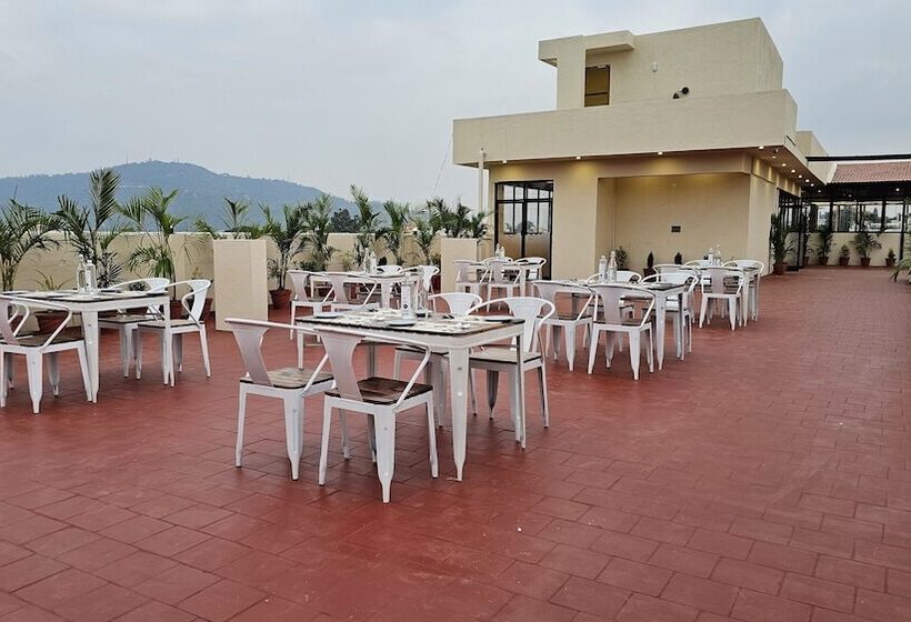 هتل Emerald Urban Comforts