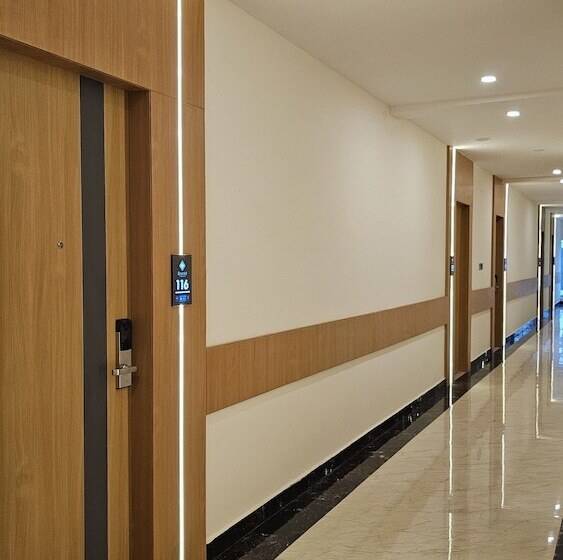 هتل Emerald Urban Comforts