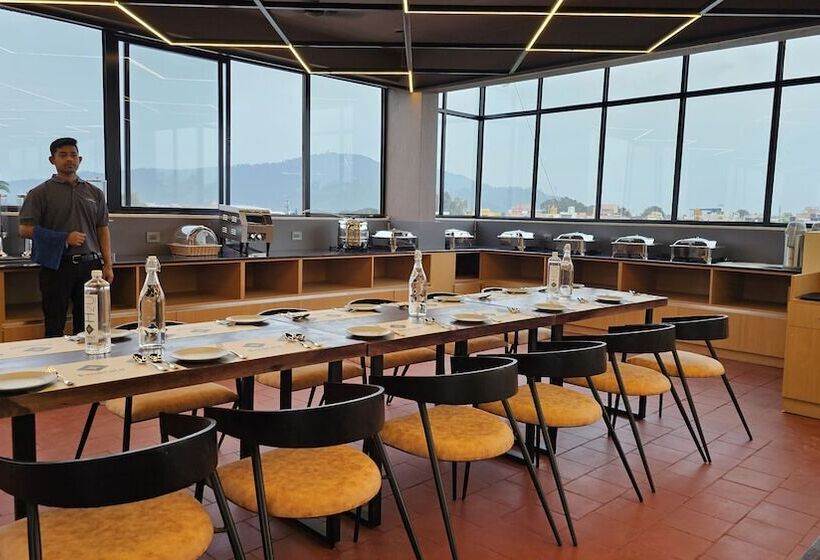 هتل Emerald Urban Comforts