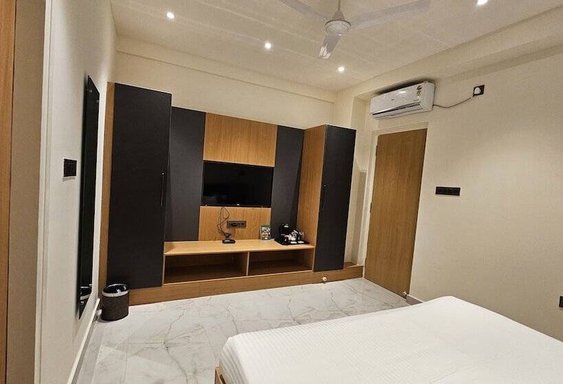 هتل Emerald Urban Comforts