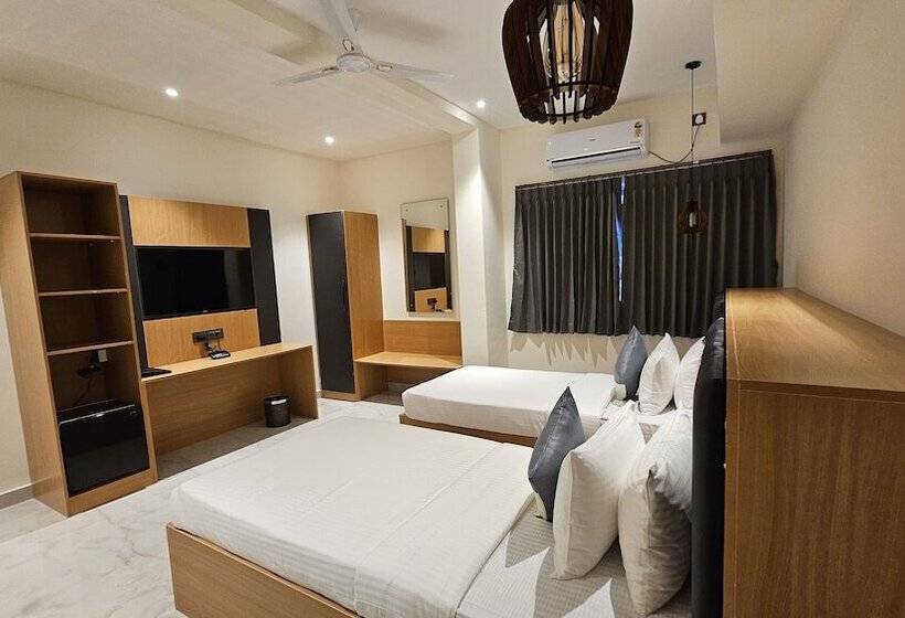 هتل Emerald Urban Comforts