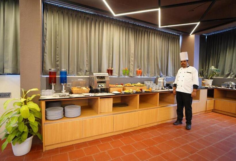 هتل Emerald Urban Comforts