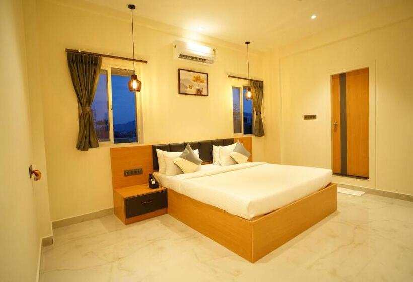 هتل Emerald Urban Comforts