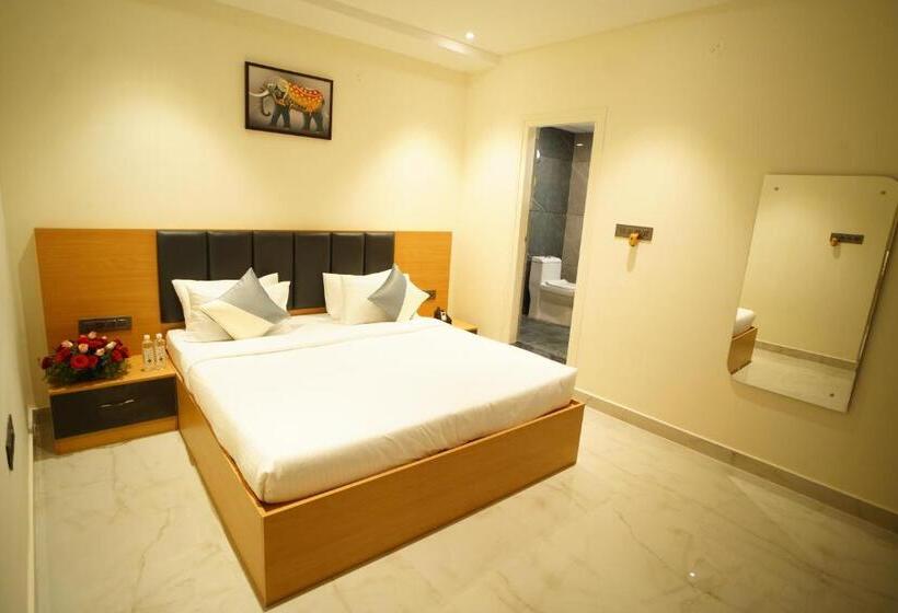 هتل Emerald Urban Comforts