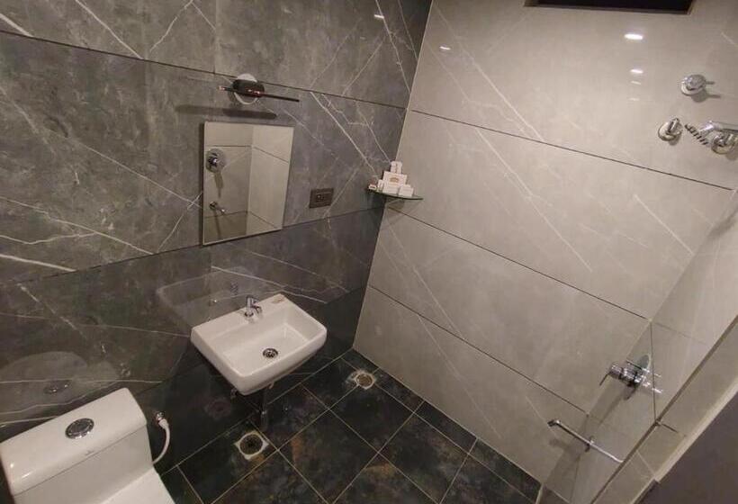 هتل Emerald Urban Comforts