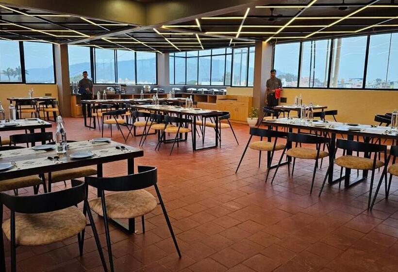 هتل Emerald Urban Comforts