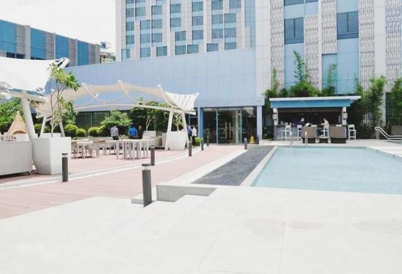 בית מלון כפרי Entrata Condo Alabang