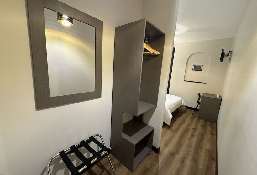 Отель Hôtel Royal Montreuil