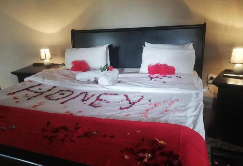 فندق Tiveka Game Lodge