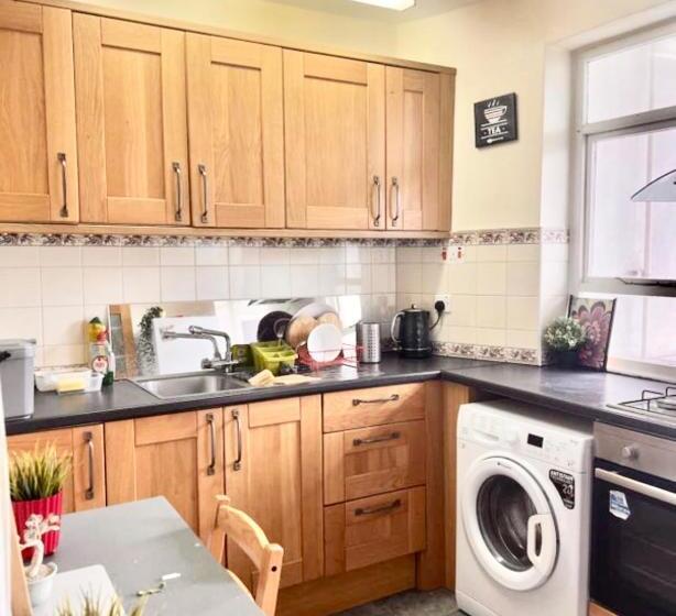 پانسیون Central London Zone 1 Cosy All Inclusive Room