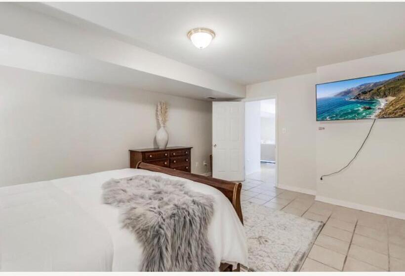 پانسیون Charming Basement Hideaway