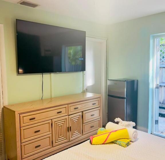 پانسیون Large Gay Men S 1 Bedroom W Gameroom Heated Pool Clothing Optional