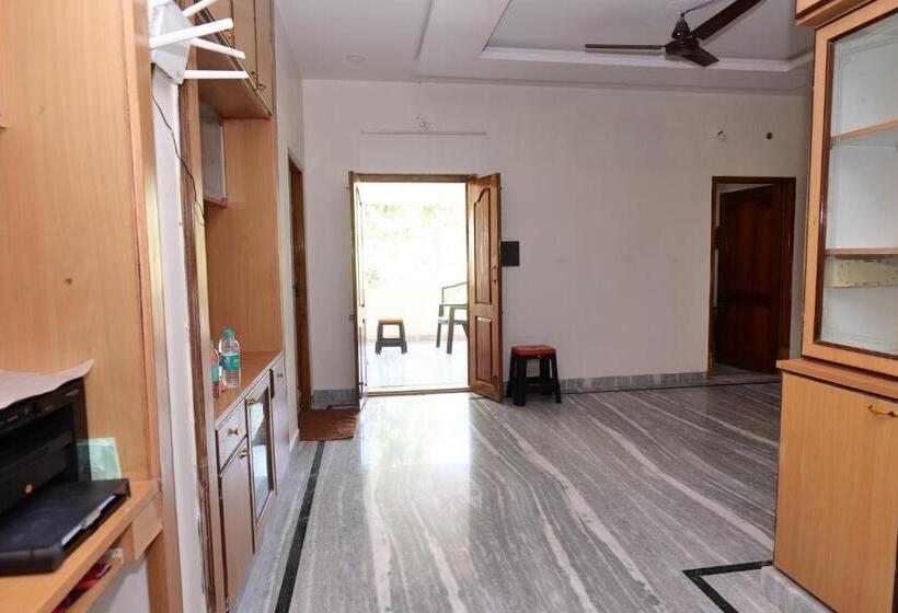פנסיון Sris Guest House