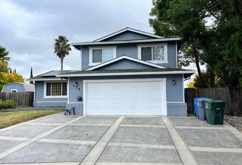 Пансион Zeekap Homes