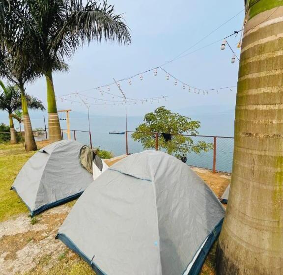 منتجع Hakuna Matata Poolside Camping Pawana