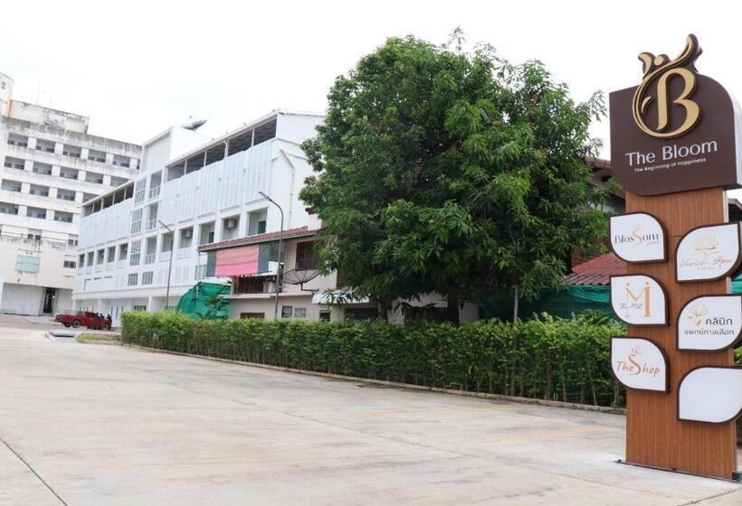 هتل โรงแรมบลอสซั่ม เพชรบูรณ์ Blossom