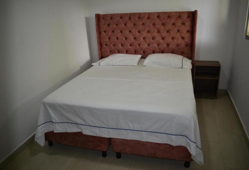 هتل Chalet Lo Tres Hermanos