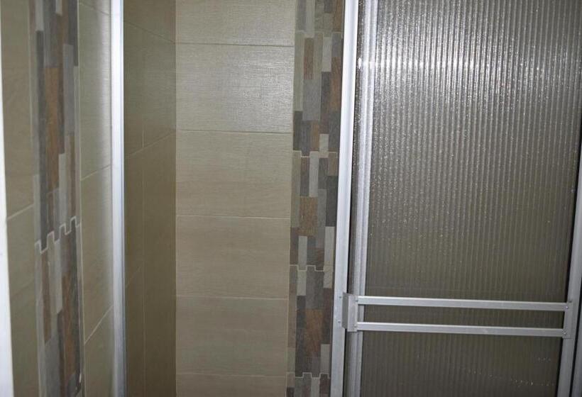 هتل Chalet Lo Tres Hermanos