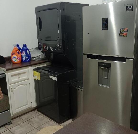 فنادق الكبسولة Estancia Exprés