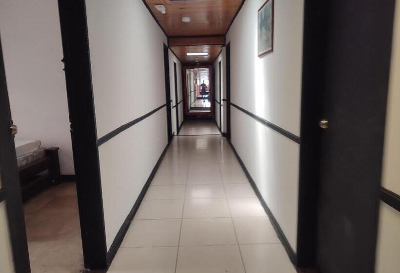 هتل Habitaciones Con 1 Cama Y Baño Privado