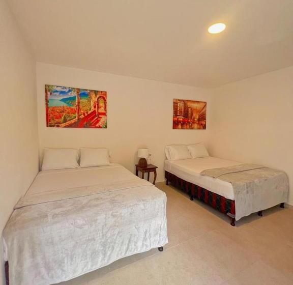 هتل Hostal Las Palmeras