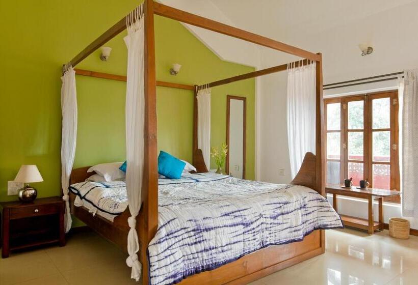 فندق Skylark Resort