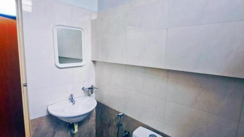 هتل Staymaker Juju Residency