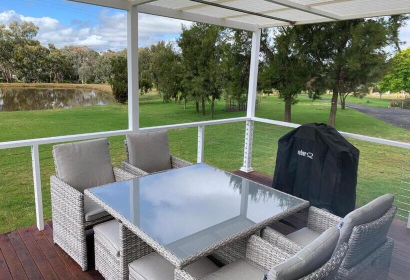 فندق Yarrawonga Cottage
